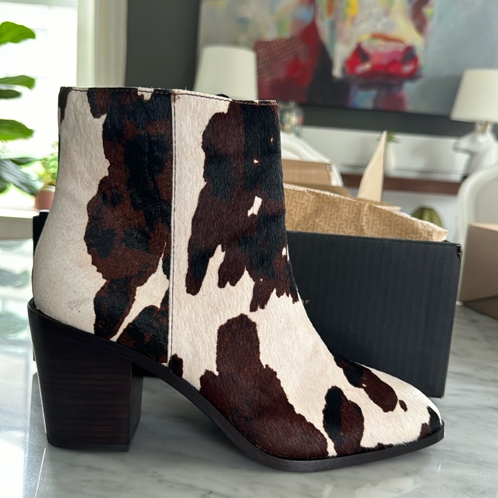 NWT Size 10 FRYE booties cream/brown cow pattern